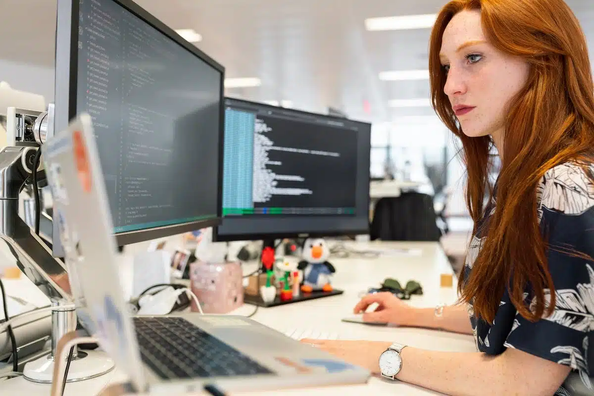 Découvrez les missions des métiers essentiels de l’informatique