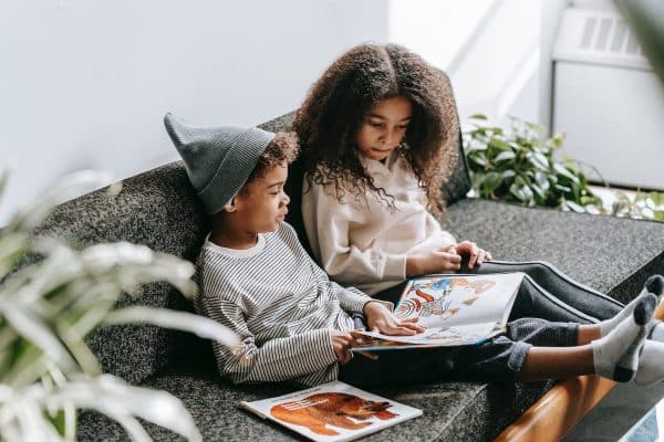 Découvrez notre sélection des plus belles histoires pour enfants, en livres et films !