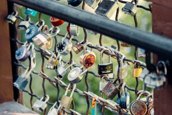Comprendre le schéma d’une serrure de porte: un guide pas à pas