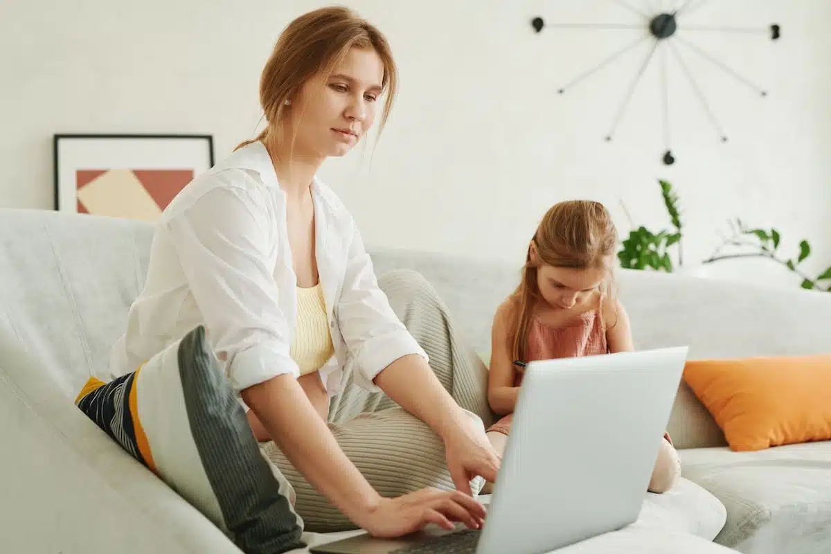 Gérer le stress parental et harmoniser vie familiale et professionnelle : conseils et astuces pratiques