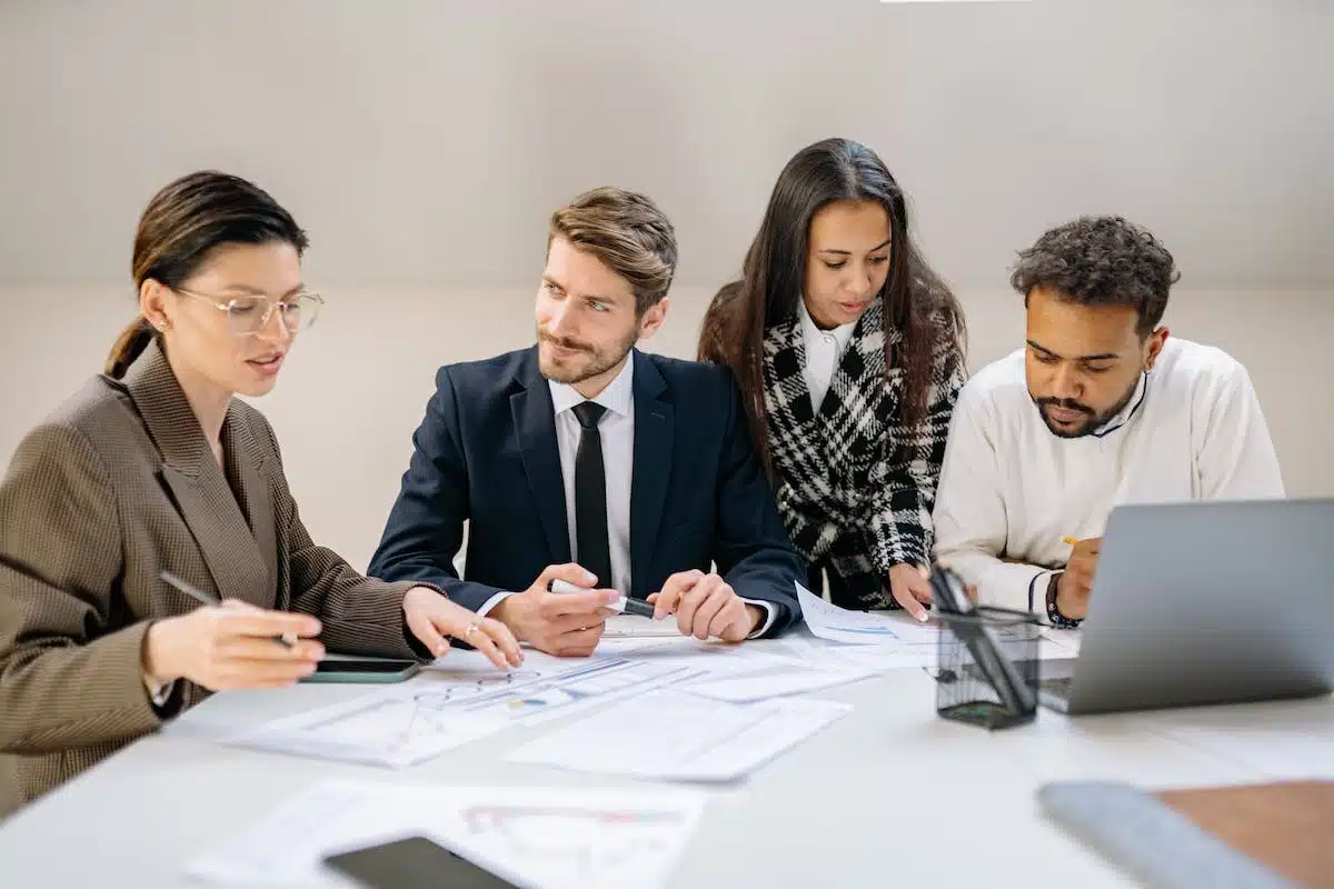 Les clés du leadership inspirant en entreprise : développez ces compétences essentielles