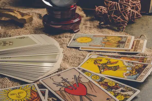 Voyance : comment choisir le bon jeu de tarot pour débuter ?