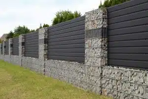 Comment utiliser des gabions pour créer un grillage avec des cailloux