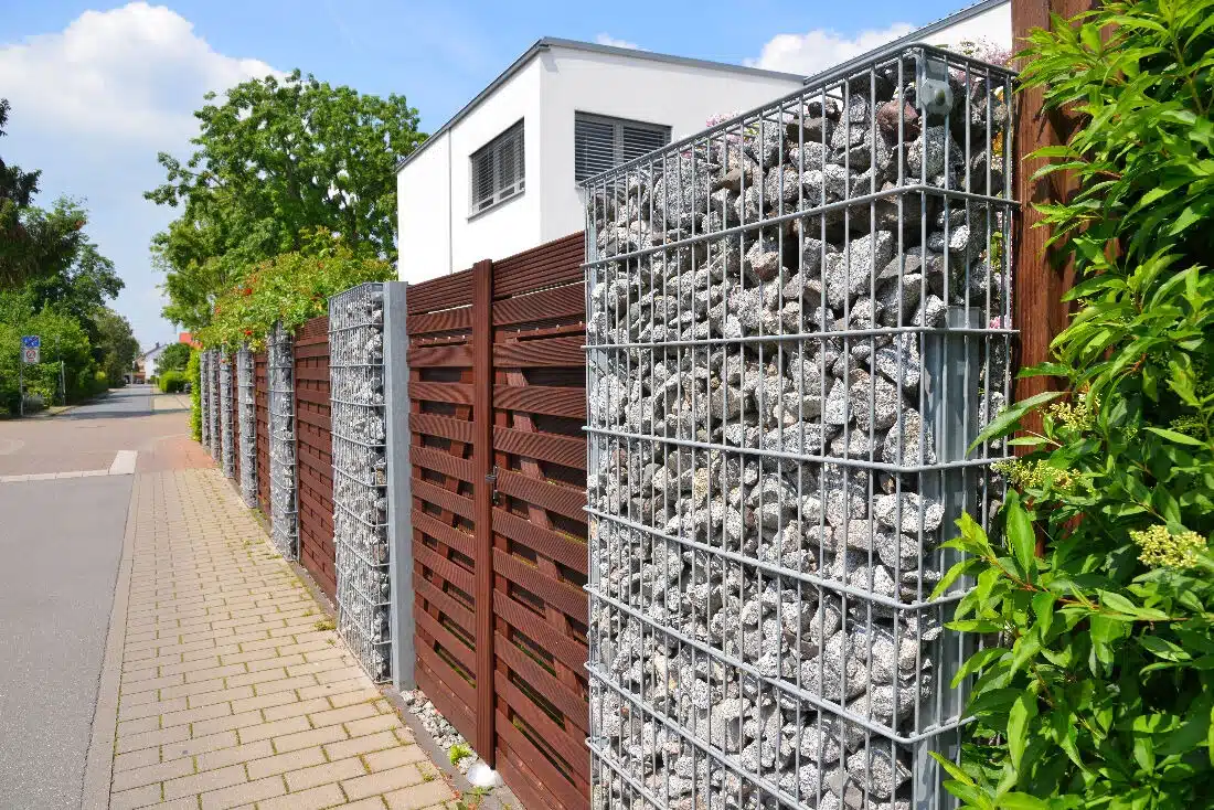 Comment utiliser des gabions pour créer un grillage avec des cailloux