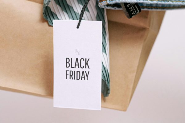 Étiquettes soldes blanches avec cadre gris : l’astuce efficace !