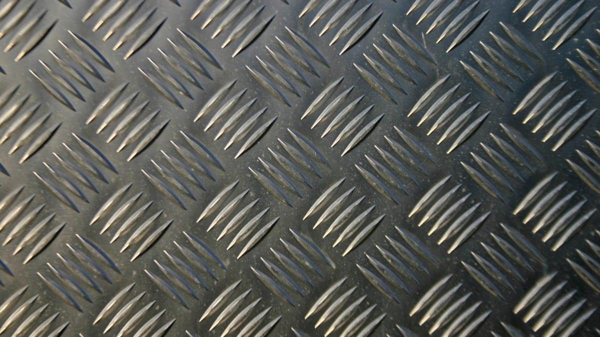 Plaque aluminium à damier : un choix esthétique et résistant !